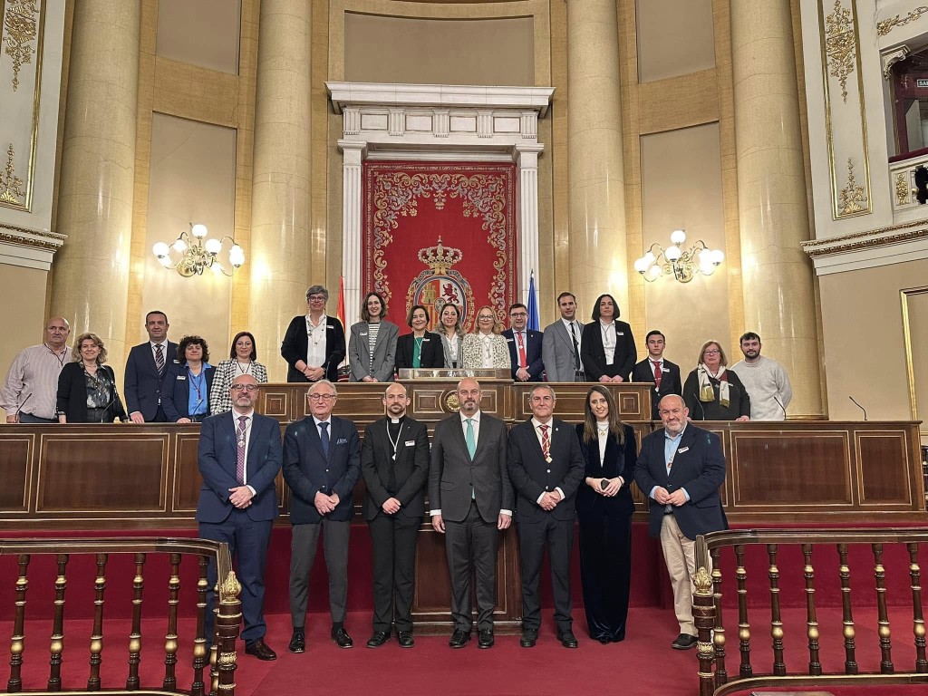 ENTREGA DE LA BANDERA DEL SENADO A LA HERMANDAD