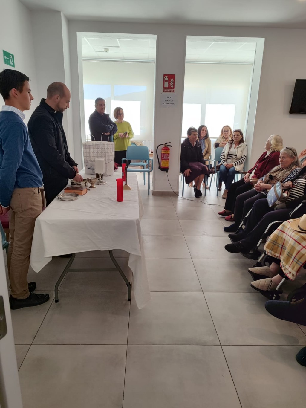 LA HERMANDAD CON LOS MAYORES EN LA RESIDENCIA DE DALÍAS