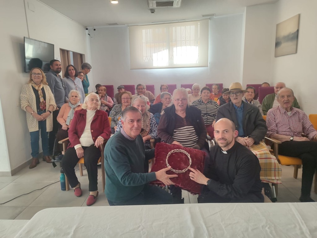 LA HERMANDAD CON LOS MAYORES EN LA RESIDENCIA DE DALÍAS