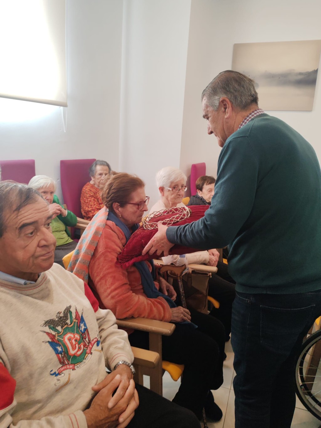 LA HERMANDAD CON LOS MAYORES EN LA RESIDENCIA DE DALÍAS